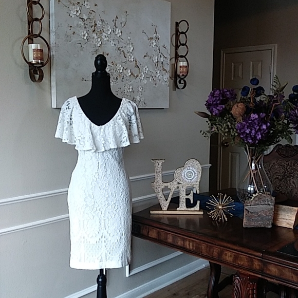 Lauren Ralph Lauren Women's Tamalira Floral Lace Cocktail Dress. Size 6 - Picture 13 of 17